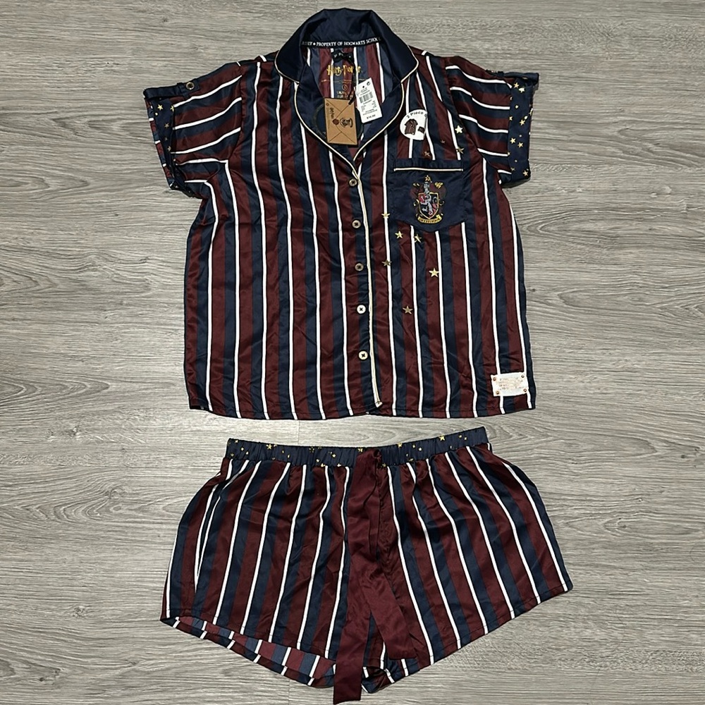 Harry Potter Gryffindor Satin Pajama T-Shirt/Shorts Set, Women’s Size Small